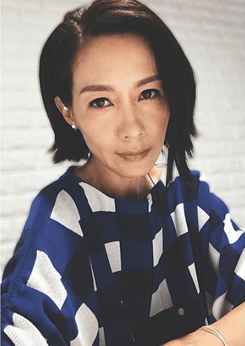 48岁"木婉清"近照,身材消瘦略显憔悴,与老公结婚9年坚持不生